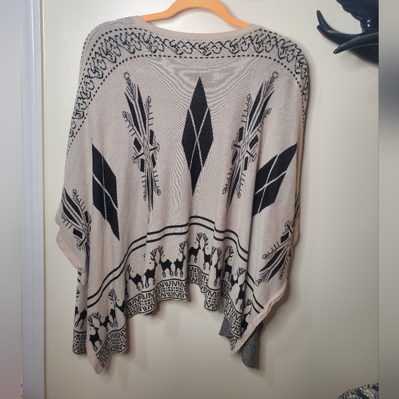 Cardigan w/ pattern - Picture 2 of 3